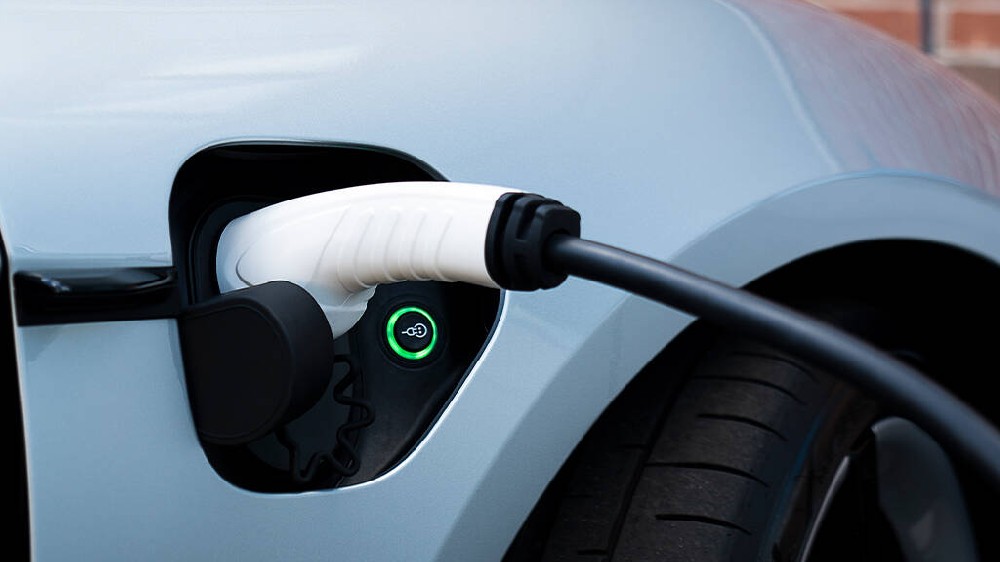 How long does it take for an electric car to charge?